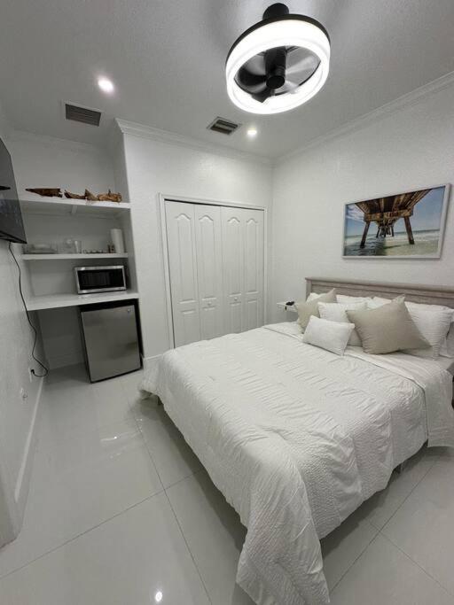 Lovers Cove Tamiami Exterior foto